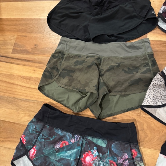 Lululemon speed shorts size 6 - Picture 3 of 4